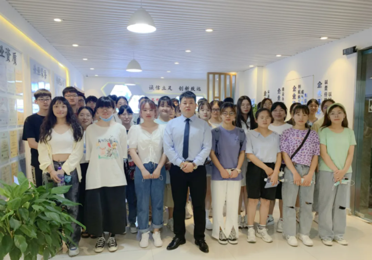  走出課堂 走進企業(yè) | 河南財政金融學院應屆畢業(yè)生走進榮盛耐材參觀學習